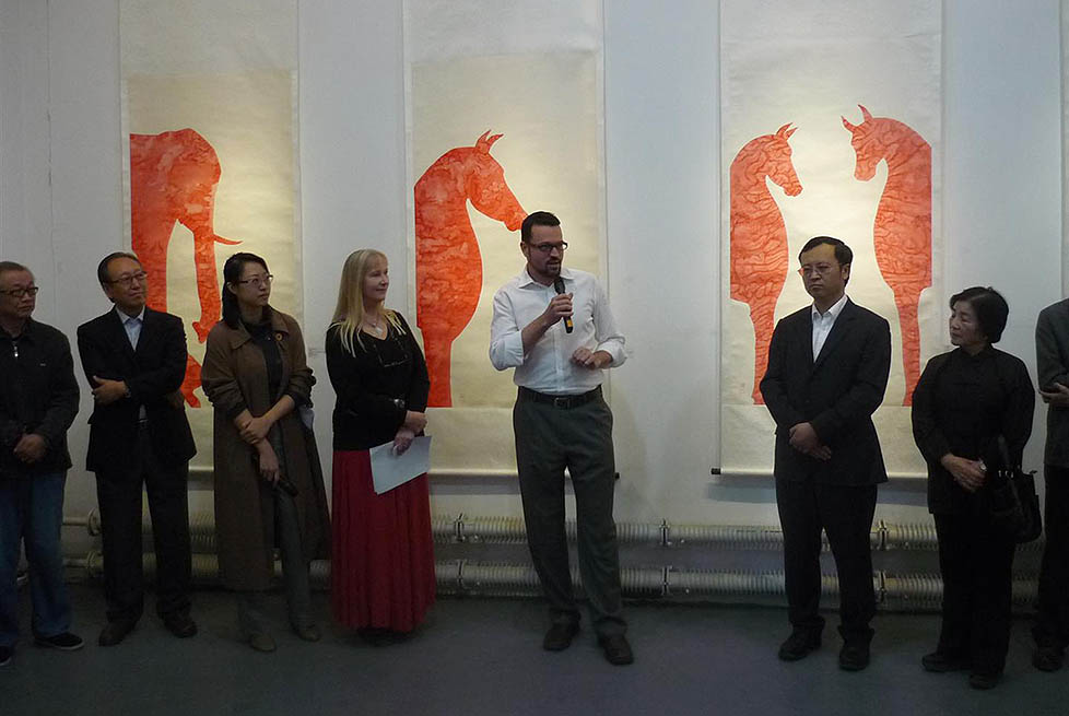 Australian artist Anna Glynn Hidden Worlds exhibition opened Michael Growder Cultural Attaché Australian Embassy Beijing China